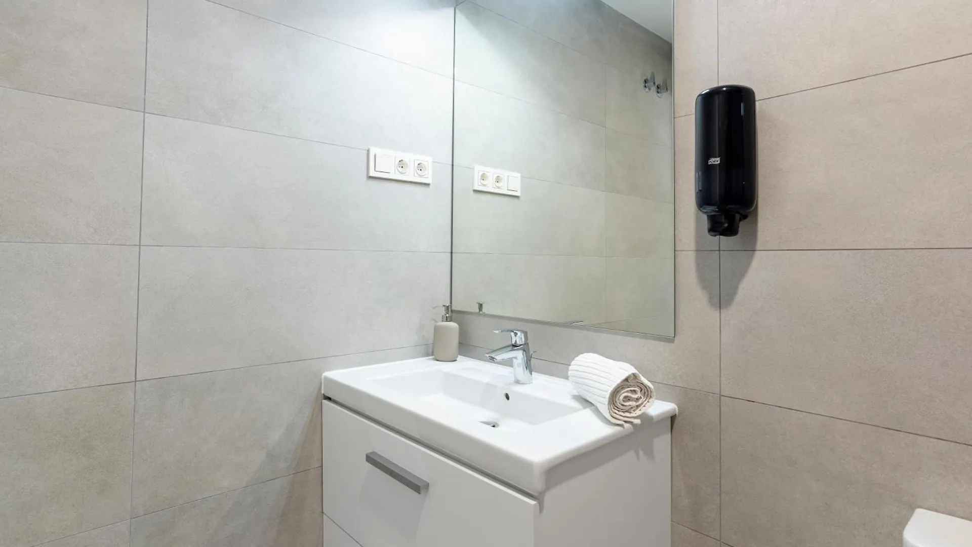 מאלגה Skyline II Pool & Coworking By Ele Apartments