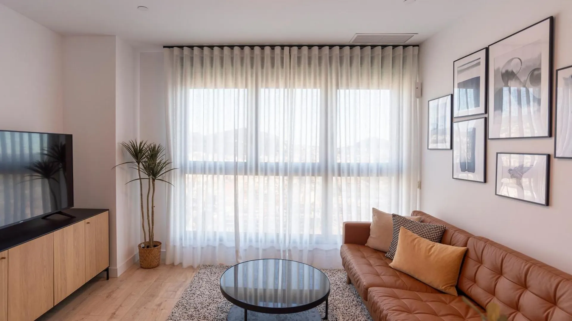 מאלגה Skyline II Pool & Coworking By Ele Apartments