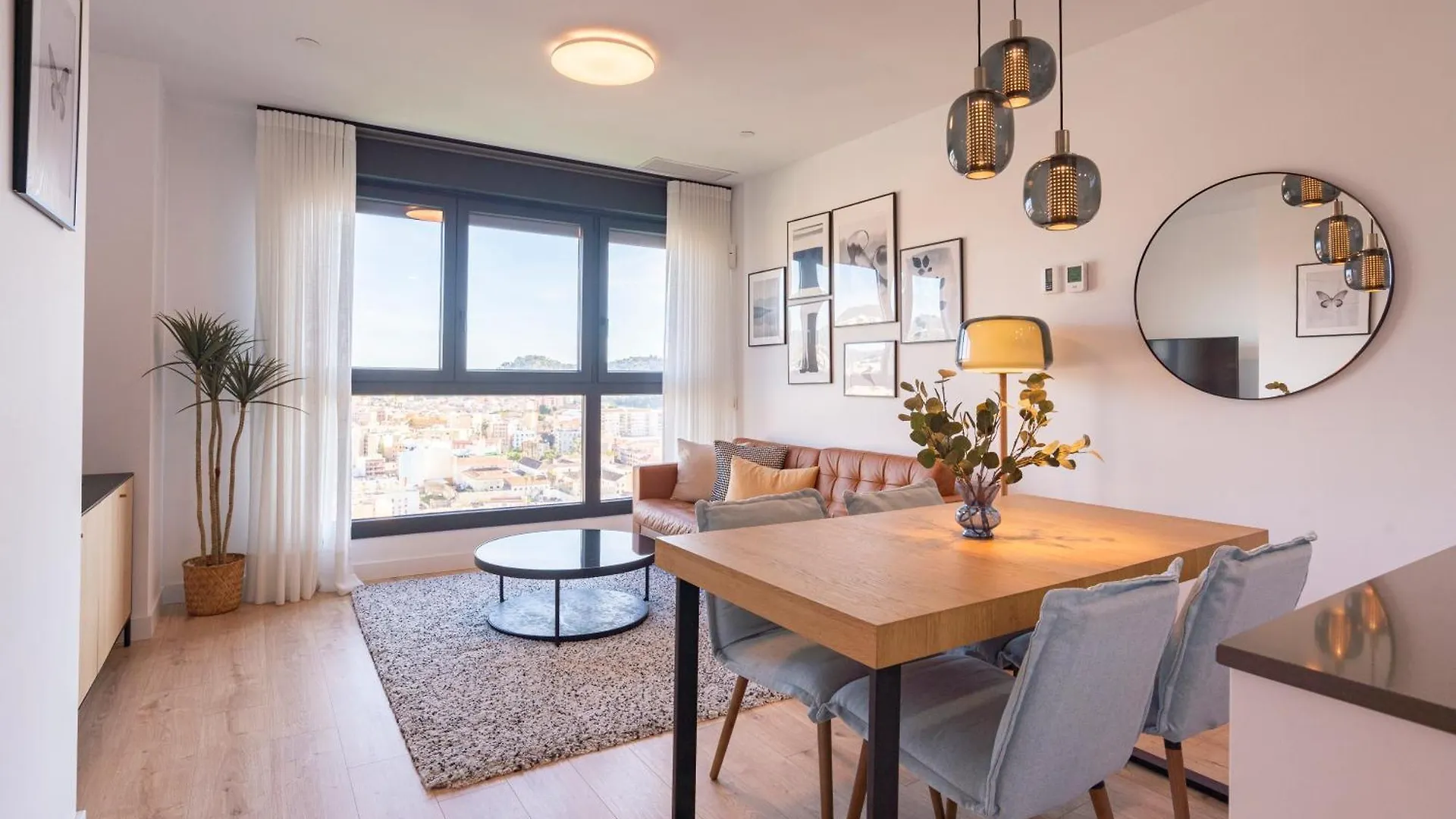 מאלגה Skyline II Pool & Coworking By Ele Apartments