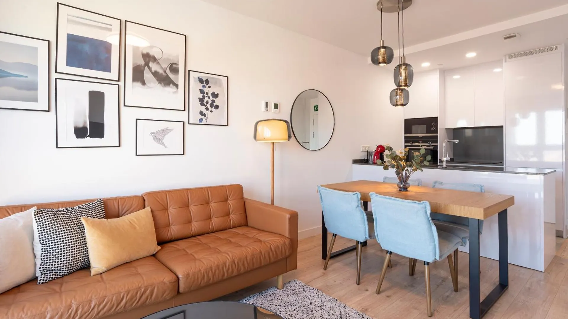 מאלגה Skyline II Pool & Coworking By Ele Apartments